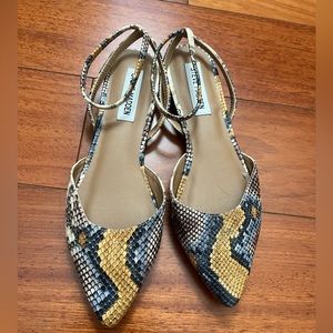 NWOT Steve Madden Snake Print Flats - Size 8 NEW